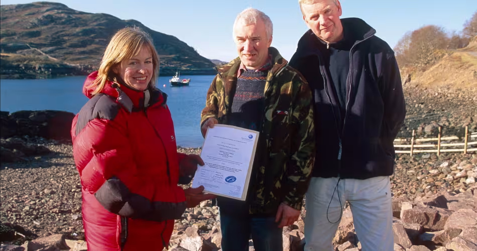 Pêcheurs d'une pêcherie écossaise recevant la certification MSC