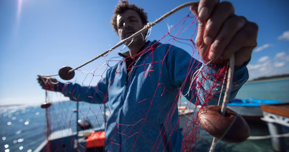 Un pêcheur en Mer Méditerranée