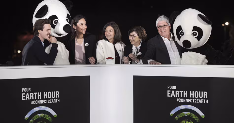 De gauche à droite : Benjamin Carboni, Brune Poirson, Anne Hidalgot, Monique Barbut et Philippe Martin lors d'Earth Hour 2019 à Paris
