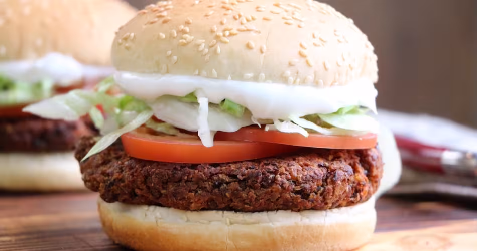 Recette végétarienne de burger aux haricots noirs