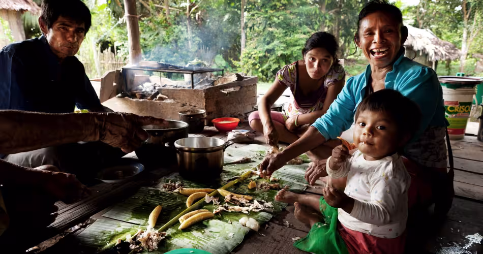 De nombreux villages vivent des ressources que leur apporte la forêt amazonienne.