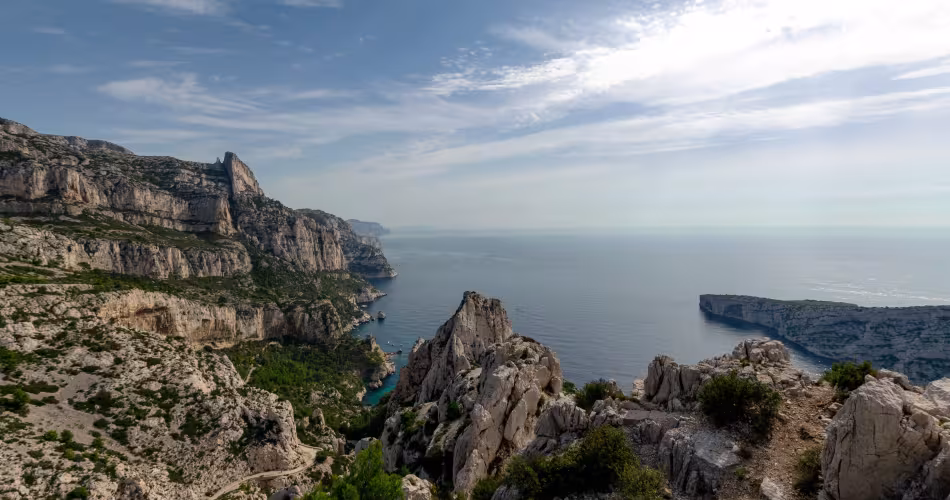 La genette a été filmée la nuit, dans les calanques de Marseille.