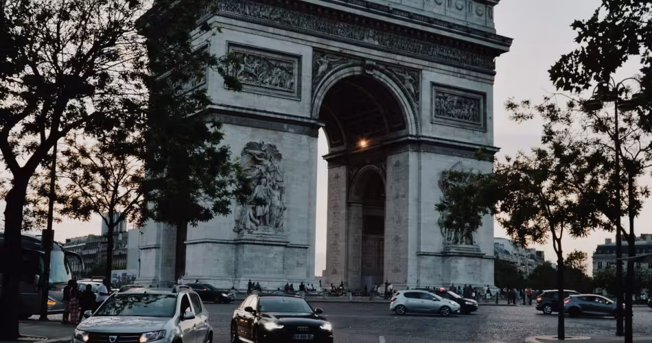 Voiture et SUV à Paris