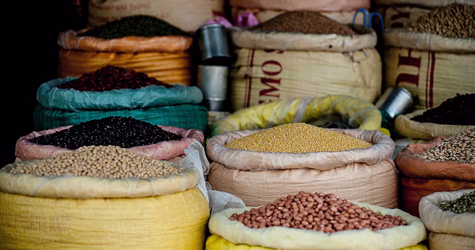 Légumineuses en vrac dans un marché