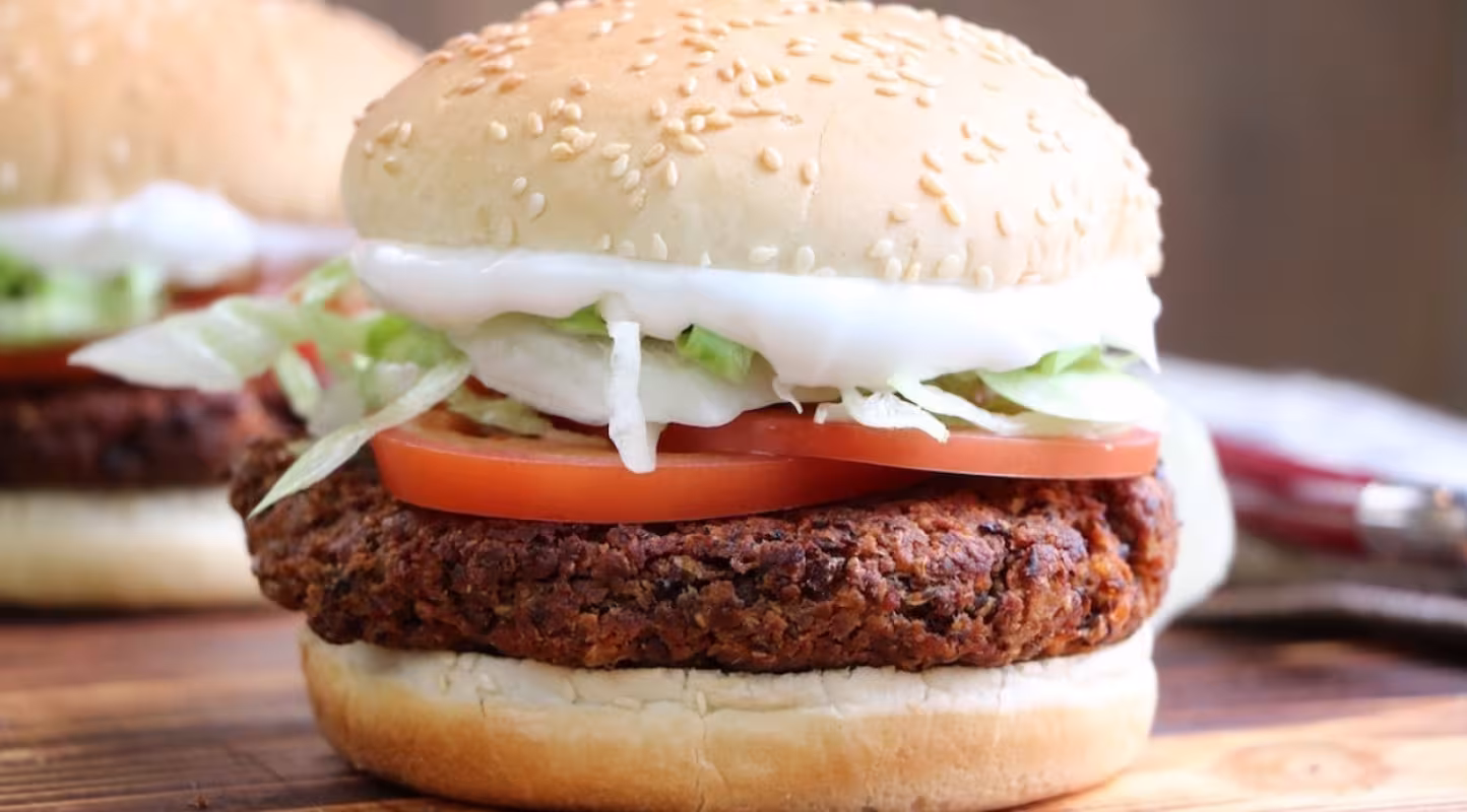 Recette végétarienne de burger aux haricots noirs