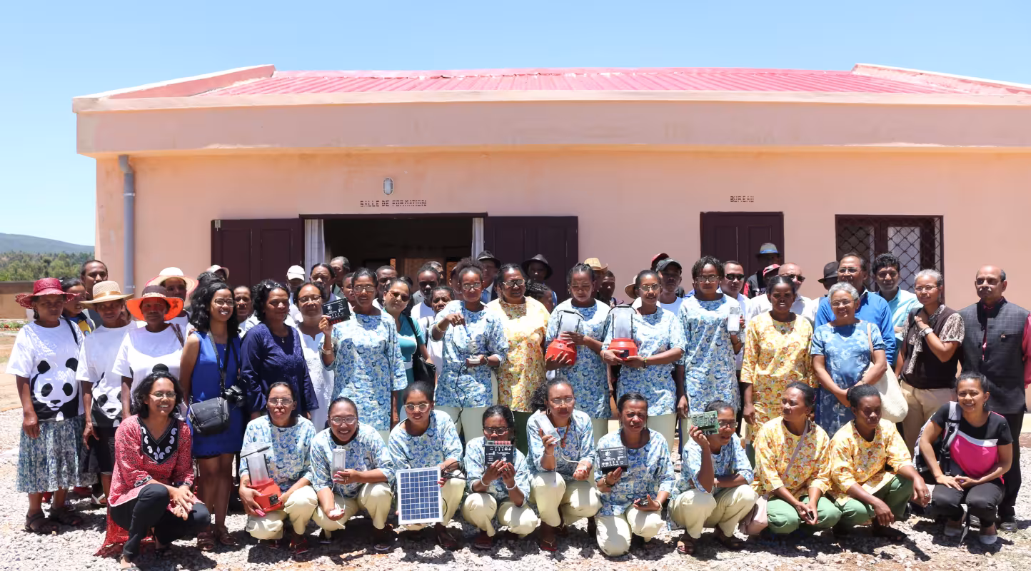 À Madagascar les mamies rayonnent