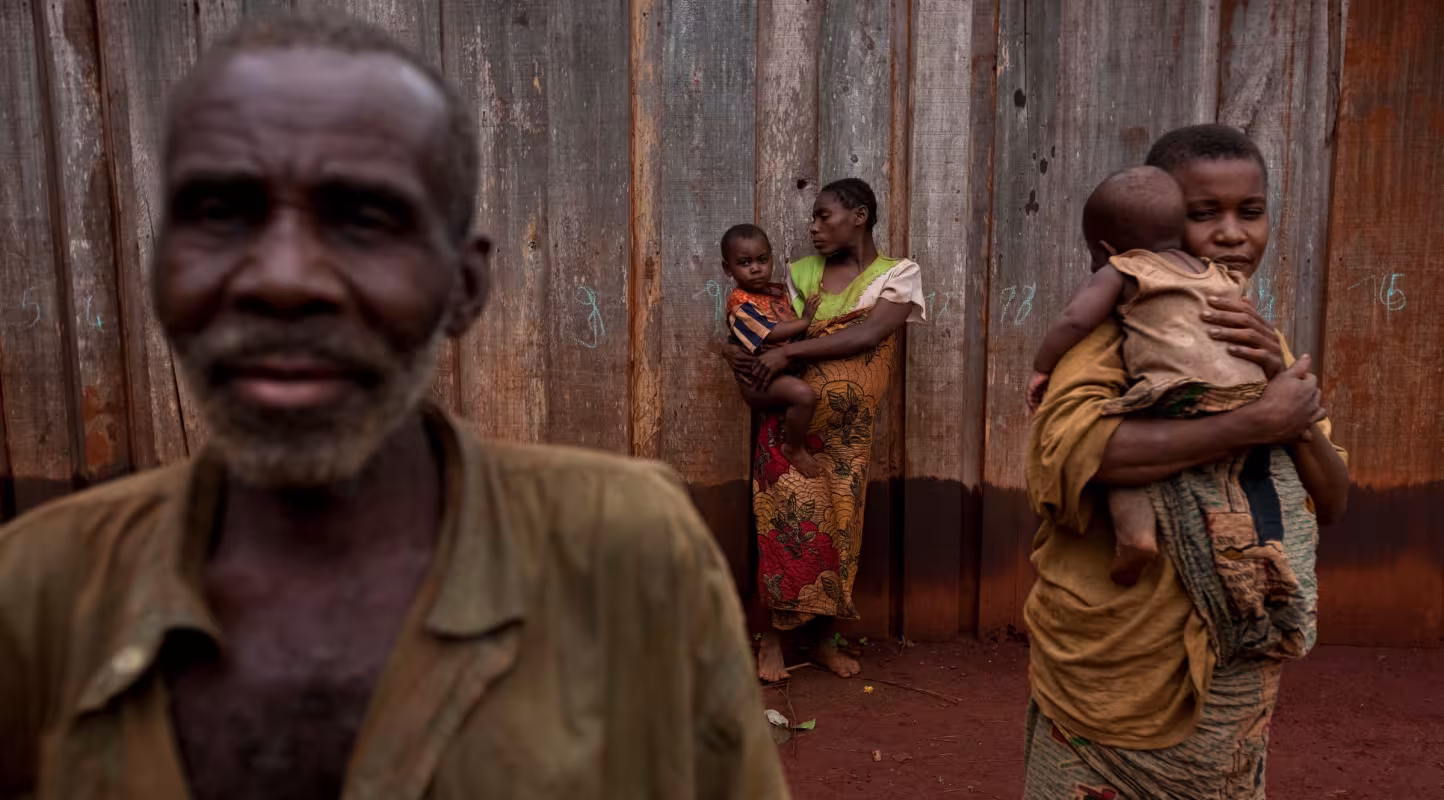 Famille Baka près du village de Yenga, Cameroun