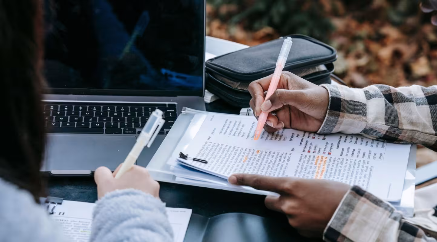 Étude WWF France et Pour un Réveil Écologique : trois quarts des étudiants en finance souhaitent voir la transition écologique mieux intégrée dans leurs formations