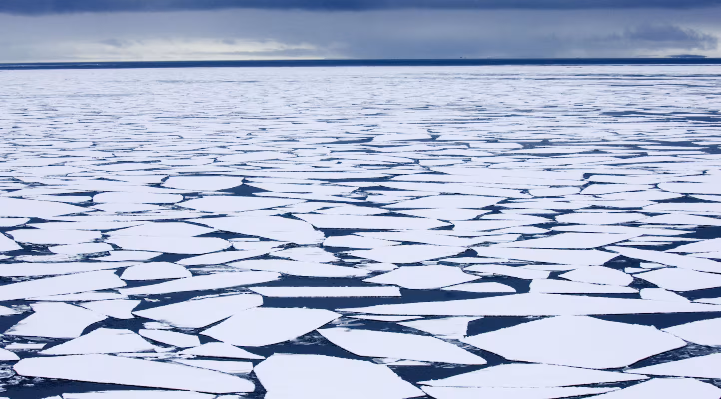 Glace craquelée à cause du réchauffement climatique (Antarctique)