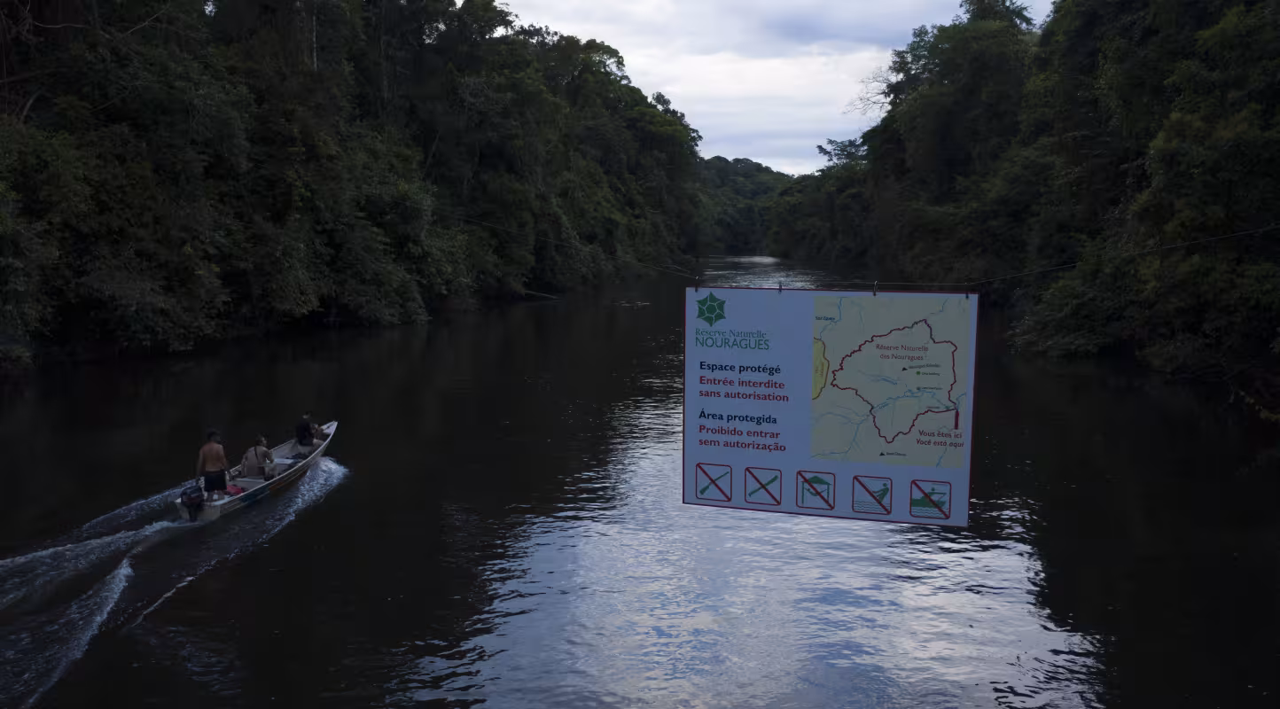 Entrée de la Réserve des Nouragues en Guyane