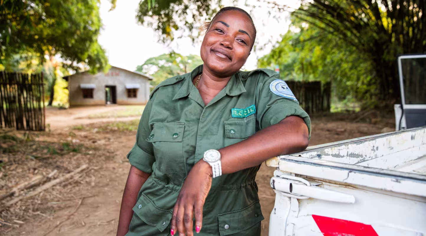 Ewing Lopogo, conservationniste de l'Insitut Congolais pour la Conservation de la Nature et écogarde en charge du secteur de Monkoto dans le parc national Salonga, en République Démocratique du Congo