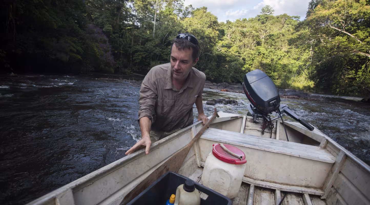 Laurent Kelle, responsable du territoire Guyane au WWF, durant la mission Jaguar Guyane