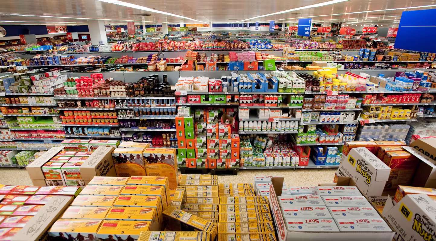 Les rayons d'un supermarché en Angleterre