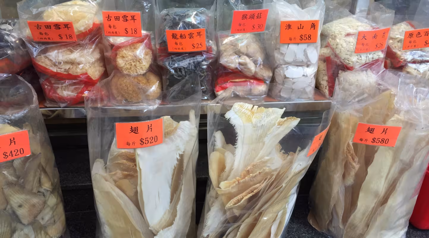 Ailerons de requin, vendu dans un magasin de fruits de mer séchés à Hong Kong.