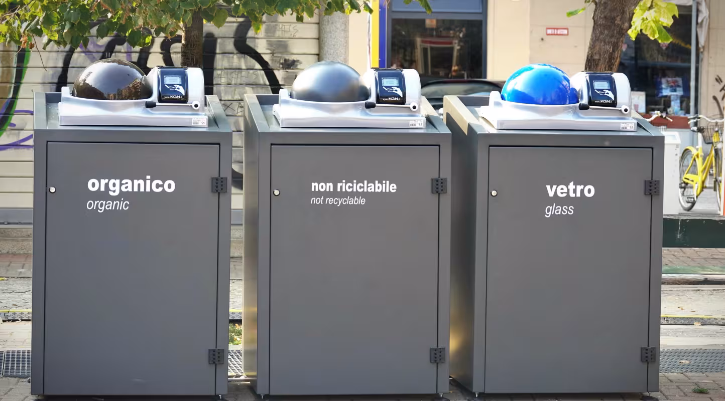 Poubelle de tri sélectif à Turin (Italie)