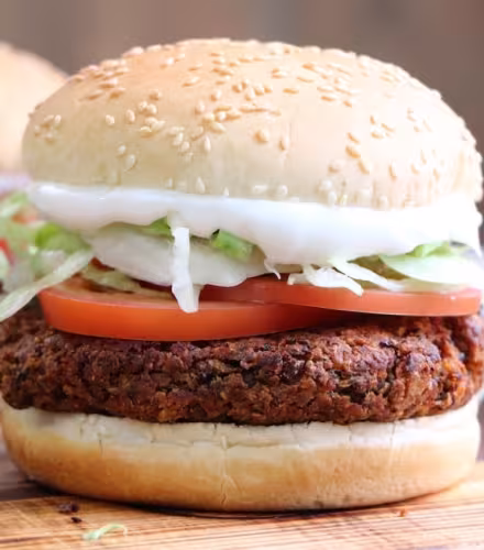 Recette végétarienne de burger aux haricots noirs