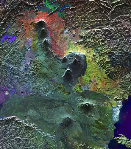Image radar Envisat de la chaîne de volcans des Montagnes du Virunga, entre le Rwanda et la République Démocratique du Congo