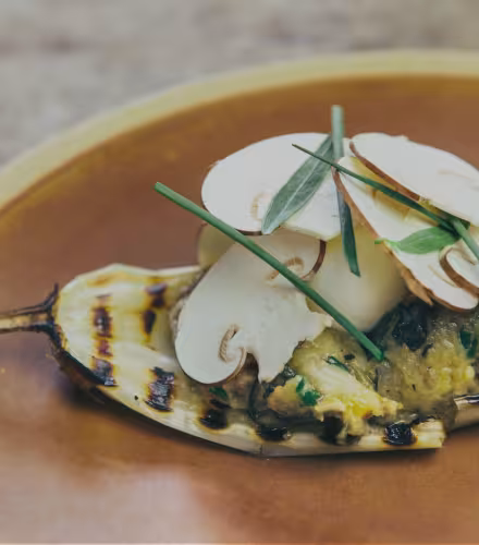 Recette aubergine farcie au caviar et son oeuf mollet