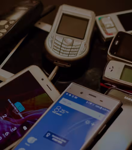 Plusieurs téléphones portables, consommateurs d'énergie